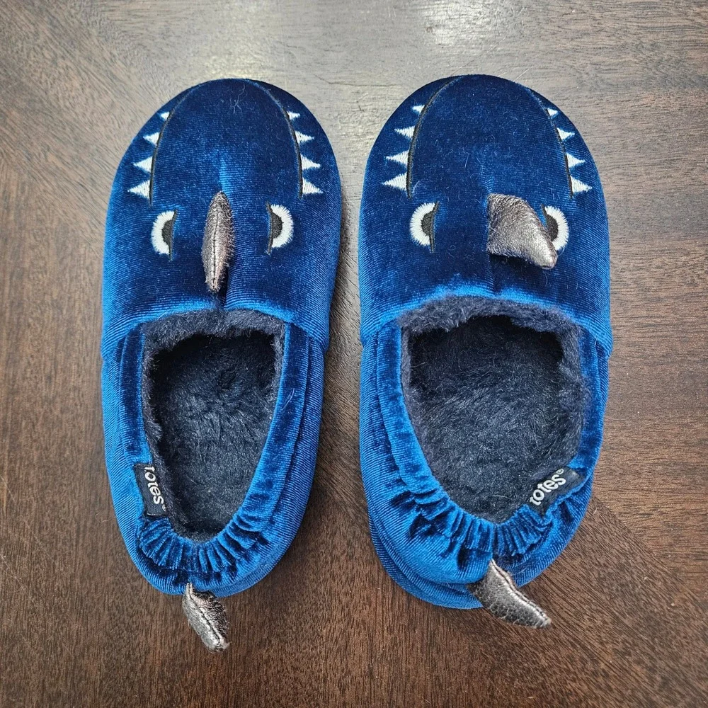 Totes‎ Toasties Shark Slippers Kids Size 13-1 Blue Plush Faux Fur Lined Slip On